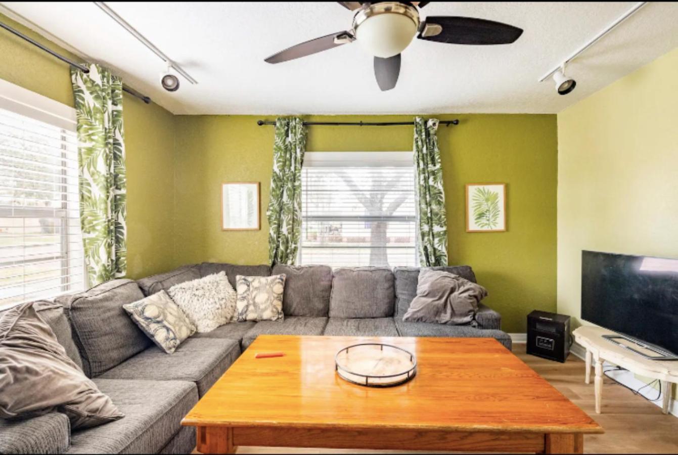3-Bed Bungalow Walk To Historic Downtown 산퍼드 외부 사진