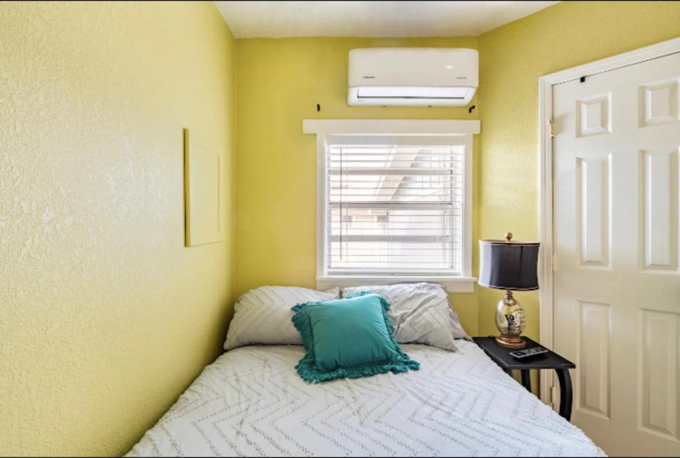 3-Bed Bungalow Walk To Historic Downtown 산퍼드 외부 사진