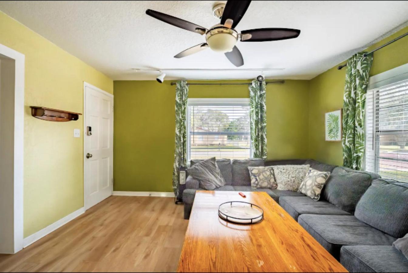 3-Bed Bungalow Walk To Historic Downtown 산퍼드 외부 사진