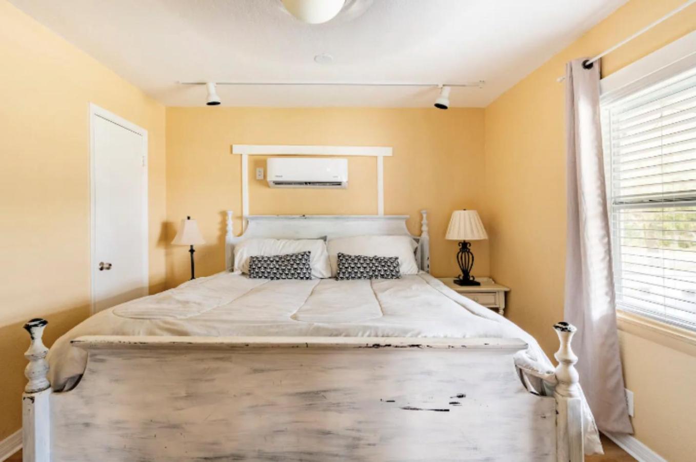 3-Bed Bungalow Walk To Historic Downtown 산퍼드 외부 사진