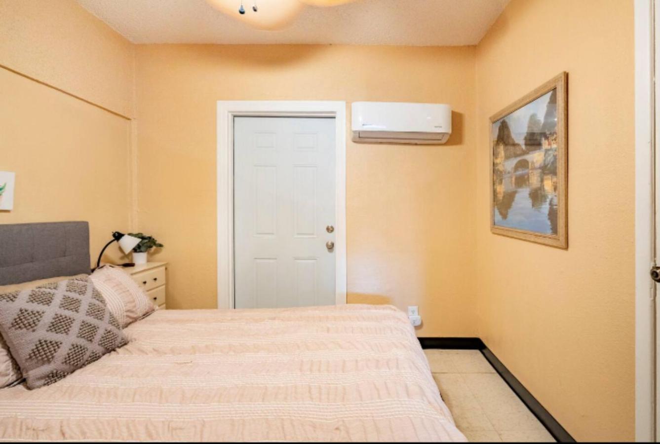 3-Bed Bungalow Walk To Historic Downtown 산퍼드 외부 사진