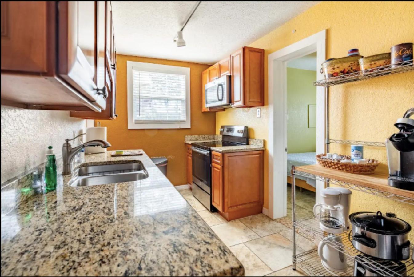 3-Bed Bungalow Walk To Historic Downtown 산퍼드 외부 사진